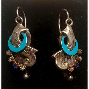 Boucles d'oreilles pendantes en or, ornées d'émail et de micro-perles. Sicile Bourbon.