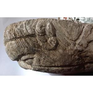 Bouche de fontaine byzantine en pierre sculptée. Sicile, IXe-XIe siècle