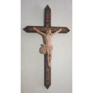  Andrea Tipa - Crucifix en albâtre « Incarné ». Trapani, milieu du XVIIIe siècle.
