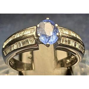 Bague carrè avec saphir de 0,85 ct et diamant de 1,20 kt en or blanc 18 kt. Valence 1970-80