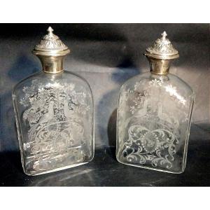 Paire de flacons à liqueur en verre soufflé et gravé. Venise, XIXe siècle.- cm.25