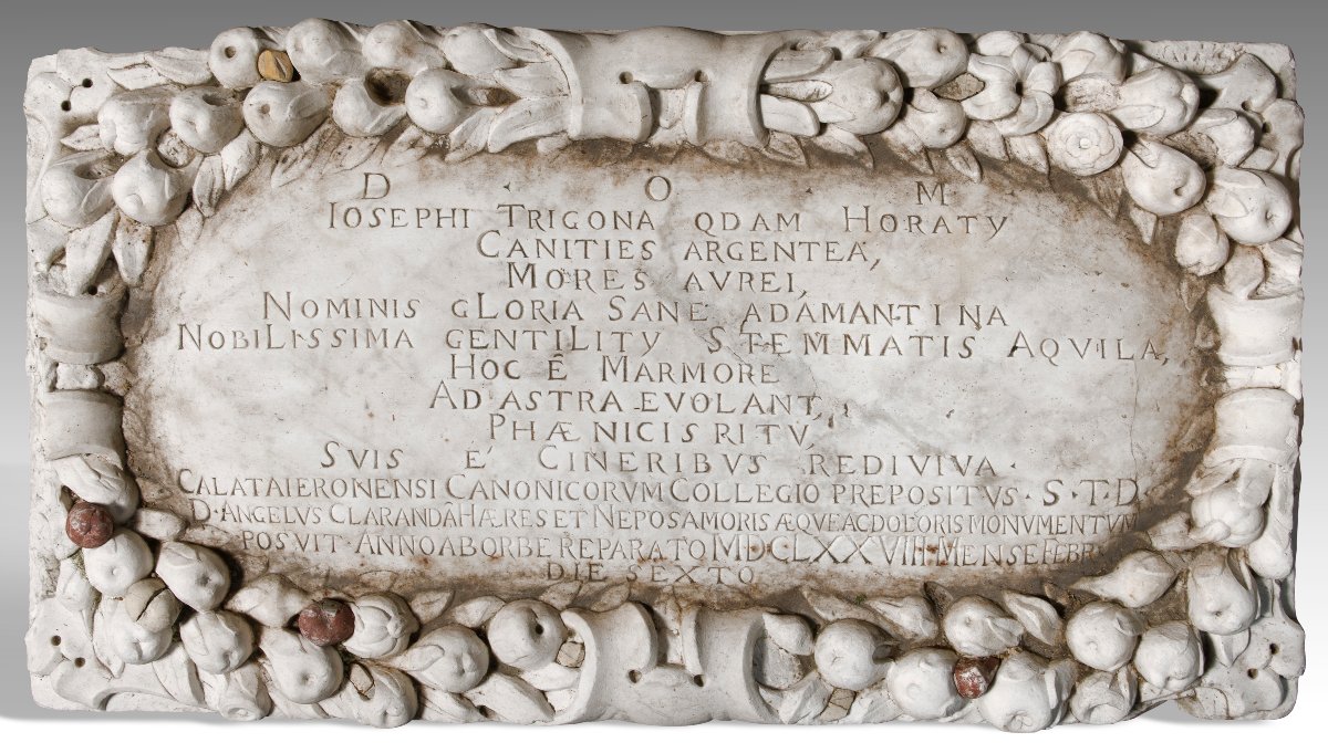 Plaque de marbre du XVIIe siècle portant une inscription