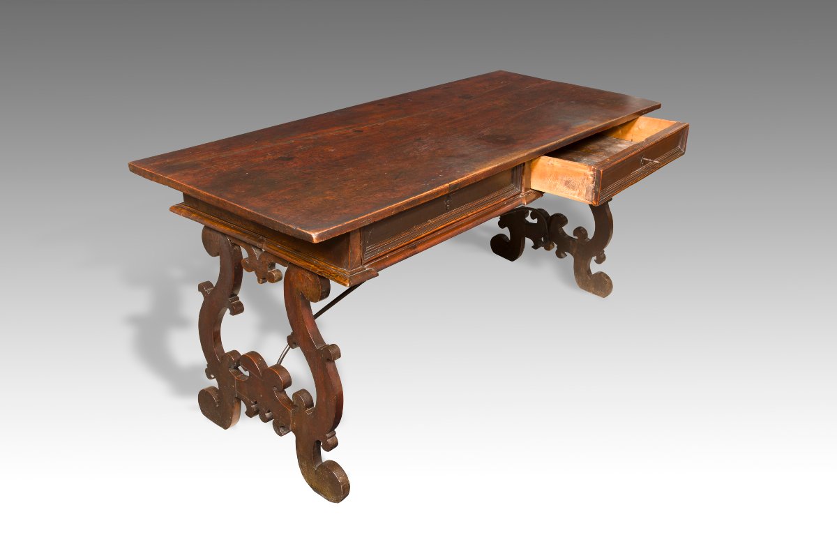 Large Walnut Refectory Desk. Florence, 17th Century.-photo-2