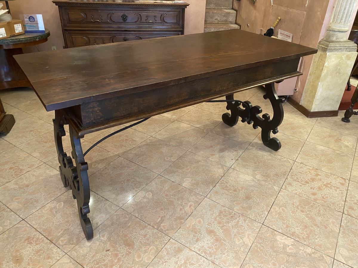 Large Walnut Refectory Desk. Florence, 17th Century.-photo-4