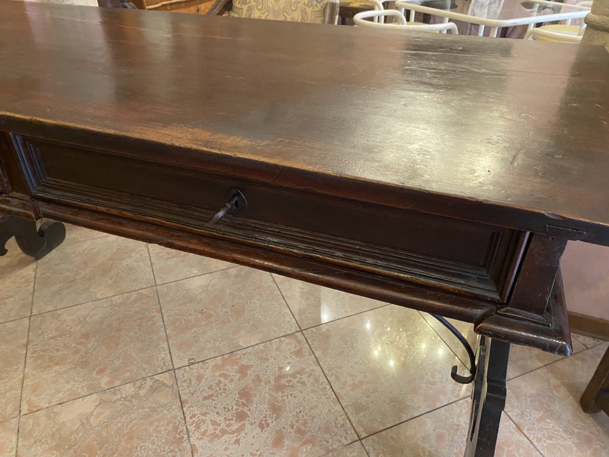 Large Walnut Refectory Desk. Florence, 17th Century.-photo-5