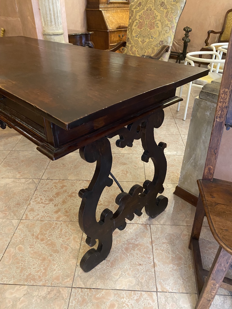 Large Walnut Refectory Desk. Florence, 17th Century.-photo-6
