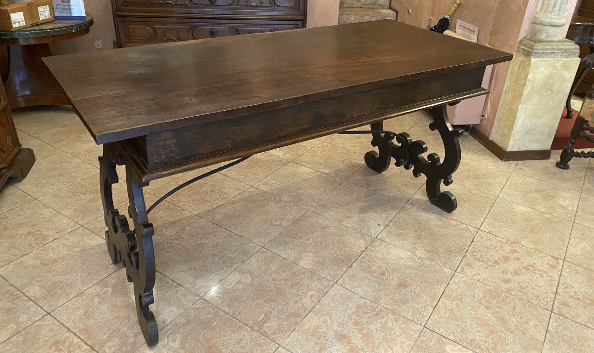 Large Walnut Refectory Desk. Florence, 17th Century.-photo-7