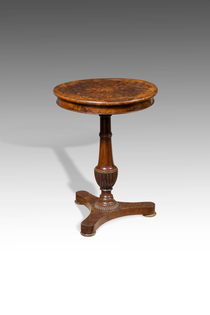 Petite table en noyer et loupe de noyer, Émilie, XIXe siècle.-photo-2