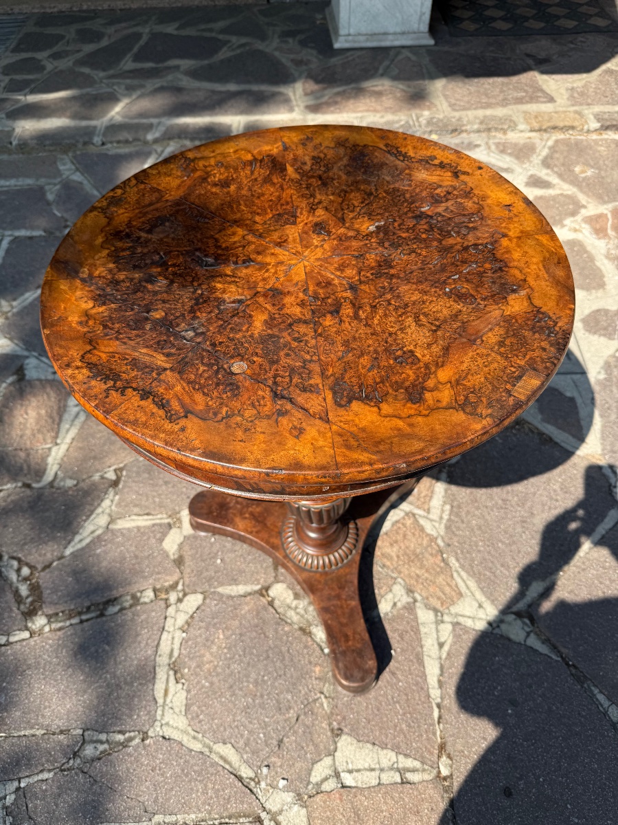 Petite table en noyer et loupe de noyer, Émilie, XIXe siècle.-photo-1