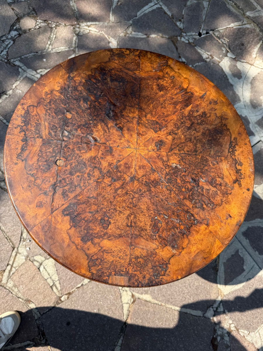 Petite table en noyer et loupe de noyer, Émilie, XIXe siècle.-photo-2