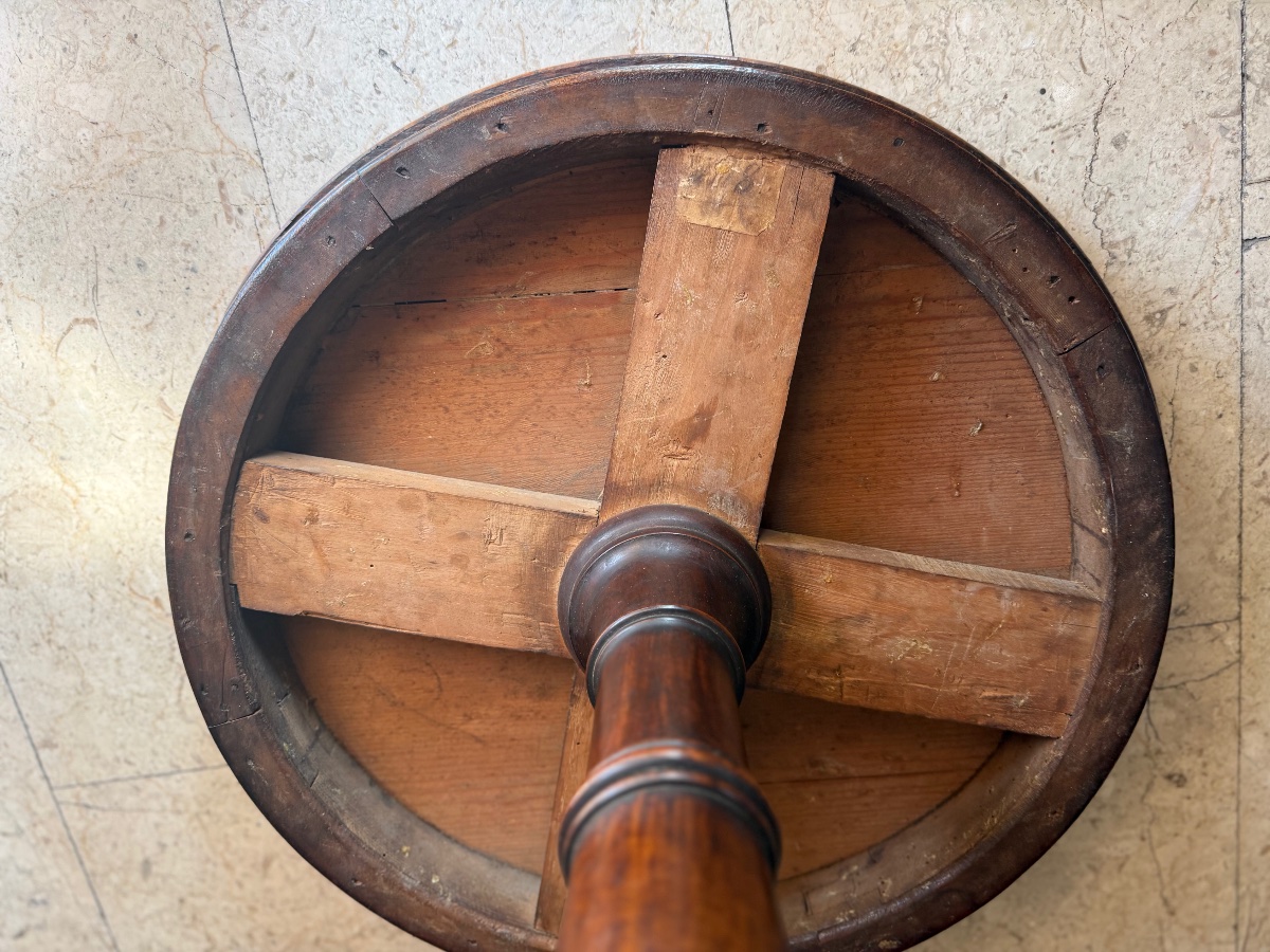 Petite table en noyer et loupe de noyer, Émilie, XIXe siècle.-photo-4