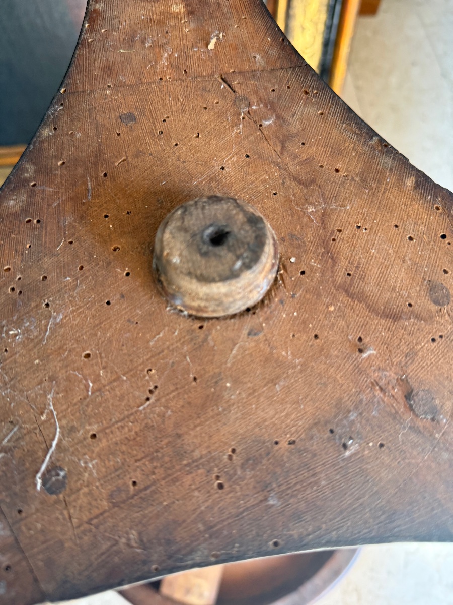 Petite table en noyer et loupe de noyer, Émilie, XIXe siècle.-photo-5
