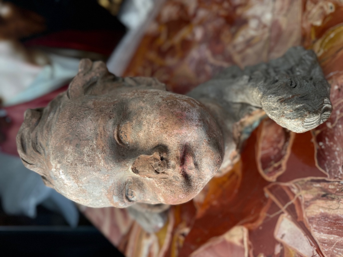 Sculpteur romain du XVIIe siècle Tête de putto en terre cuite-photo-7
