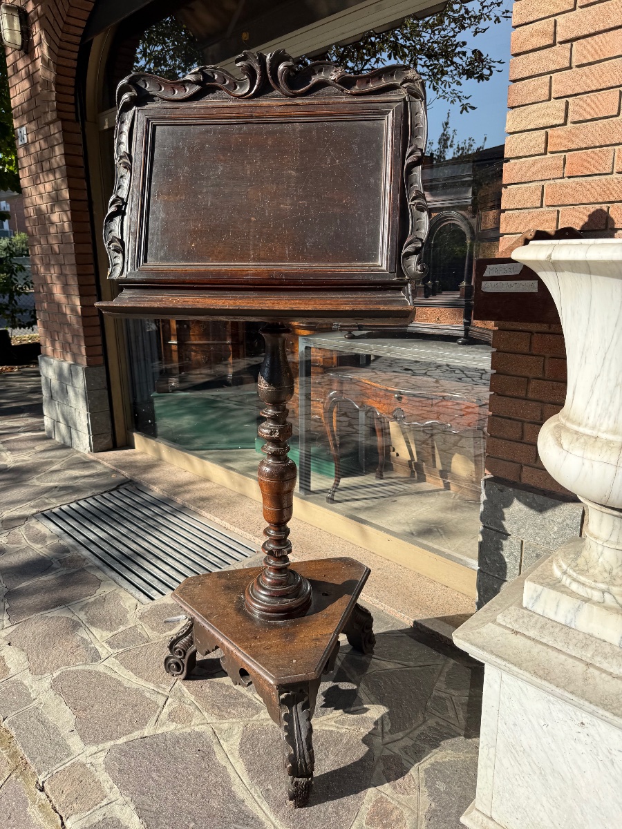 17th-century Carved Wooden Lectern-photo-2