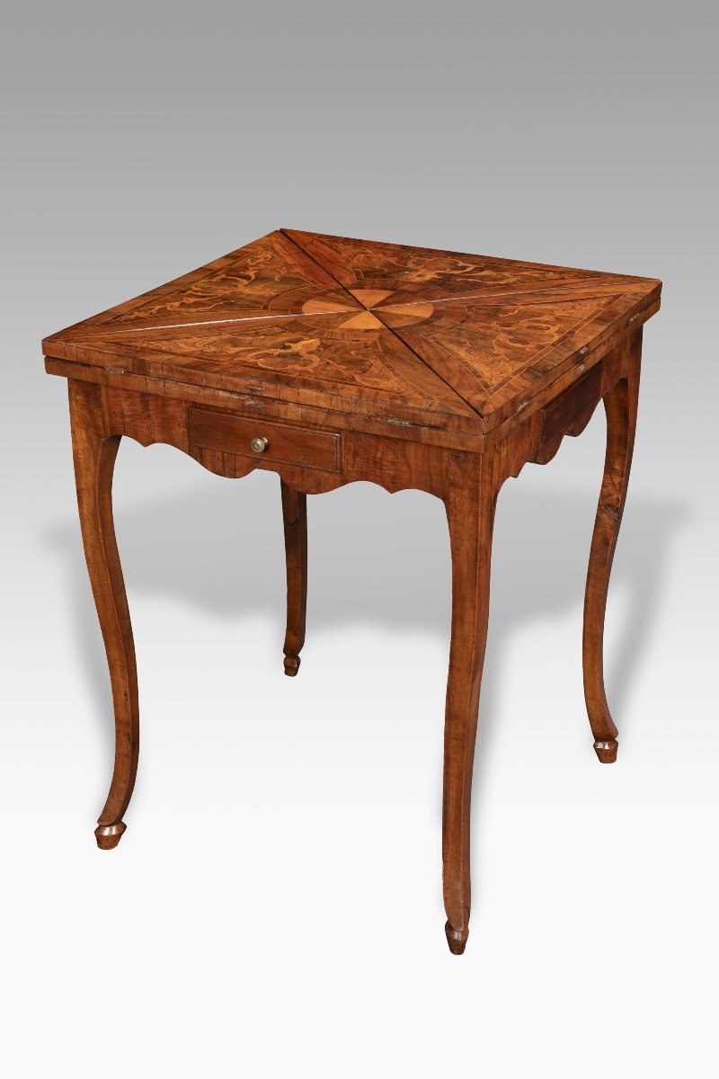 Table « à mouchoir »  Modène, XVIIIe siècle