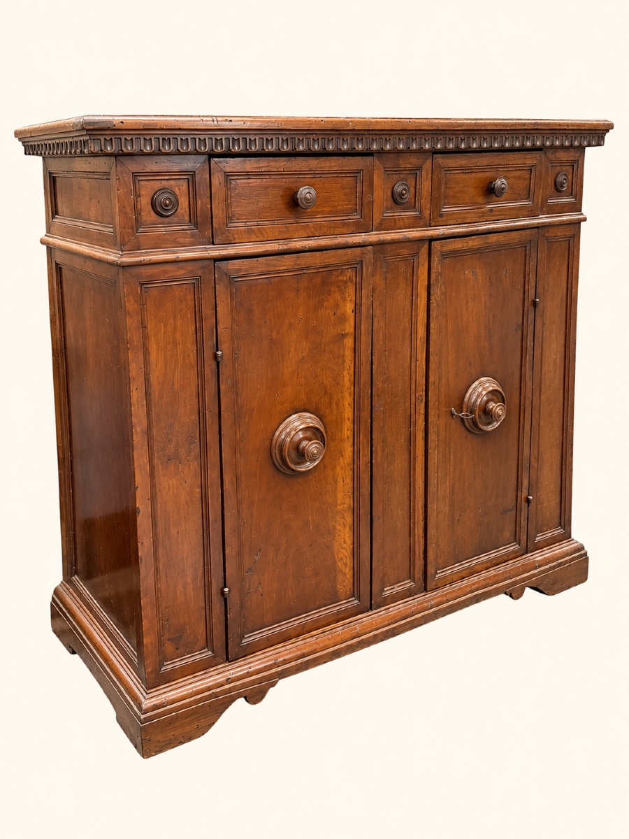 Buffet en noyer, XVIIe siècle
