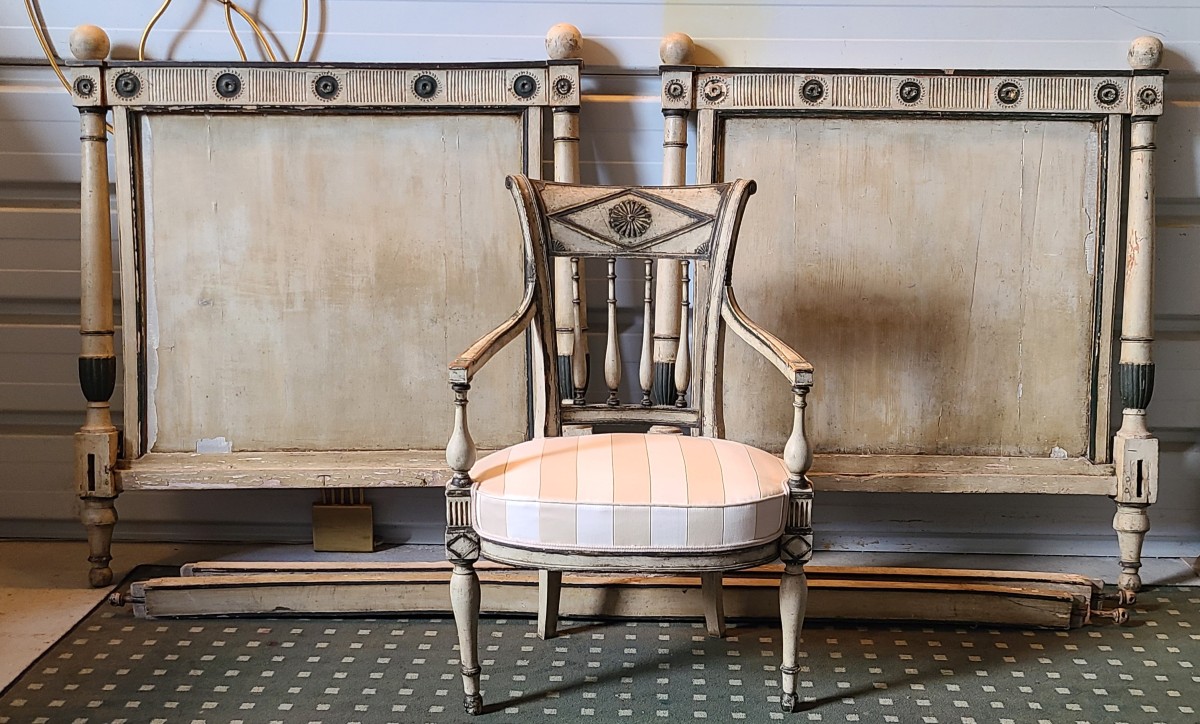 FAUTEUIL ET LIT D EPOQUE DIRECTOIRE