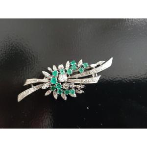 Diamond And Emerald Brooch In 18ct Gold