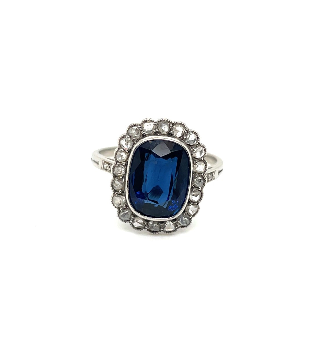 Art Deco Pompadour Ring With Diamonds