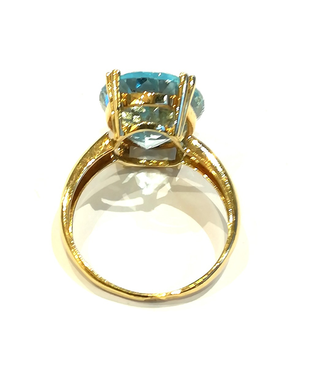 Topaz Ring In Yellow Gold-photo-3