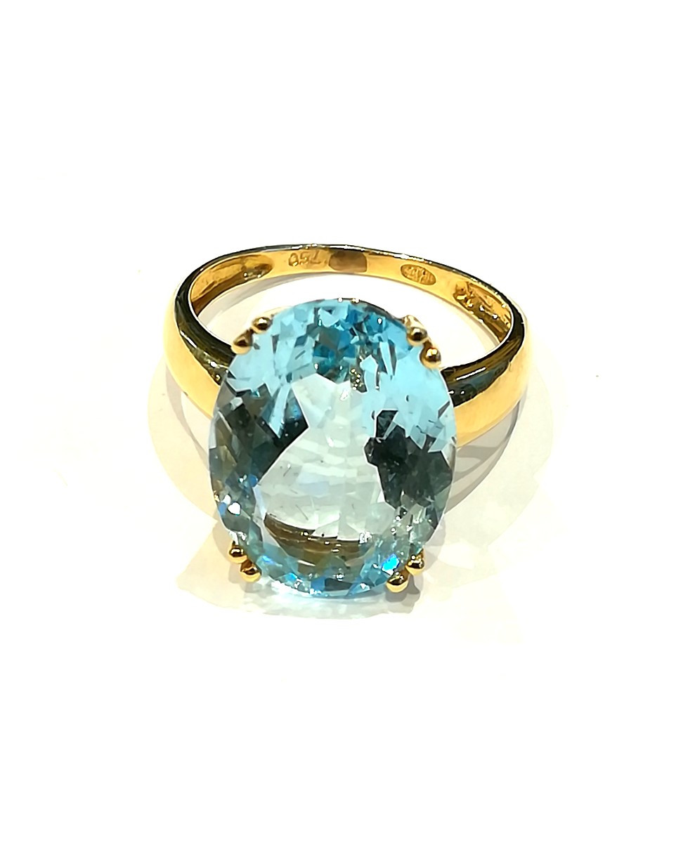 Topaz Ring In Yellow Gold