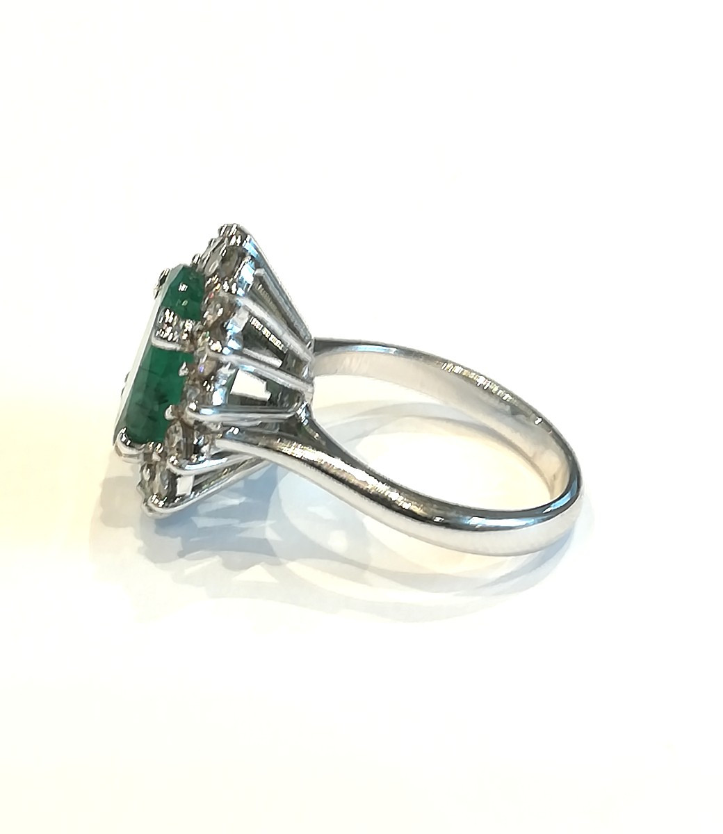 Daisy Ring With Emerald And Diamonds-photo-2