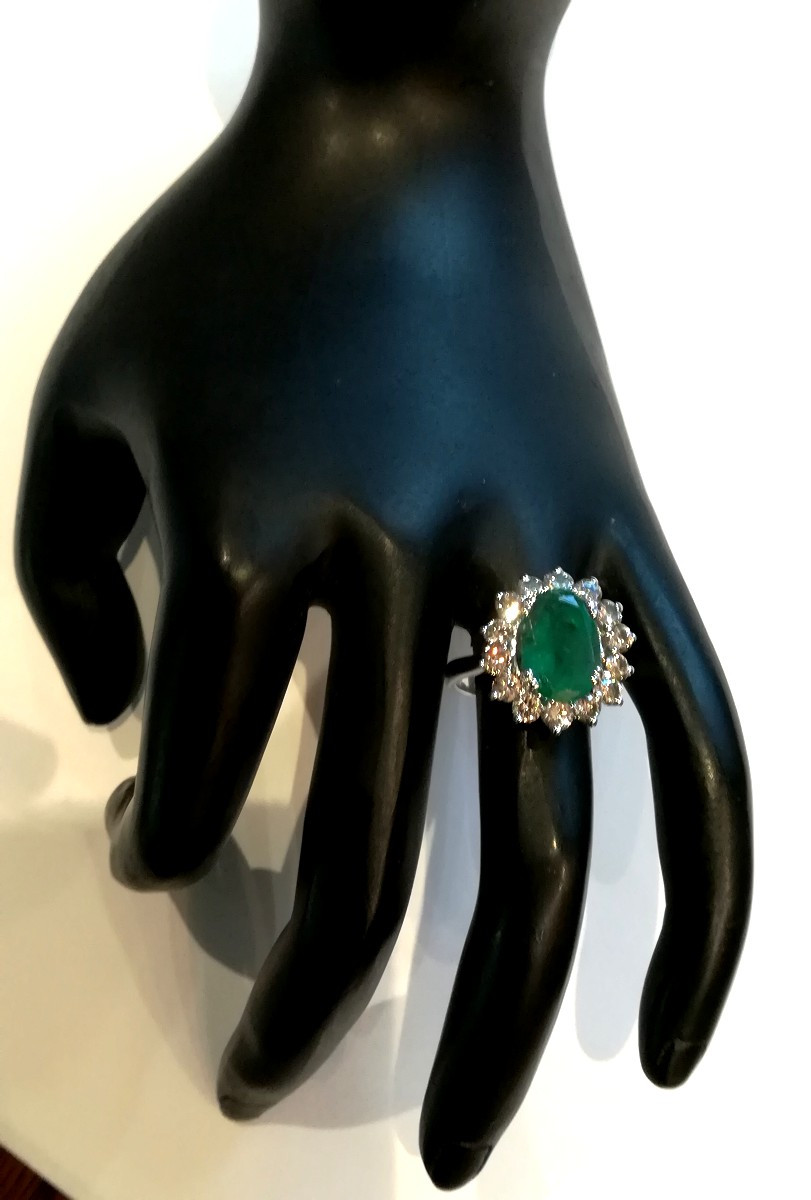 Daisy Ring With Emerald And Diamonds-photo-4