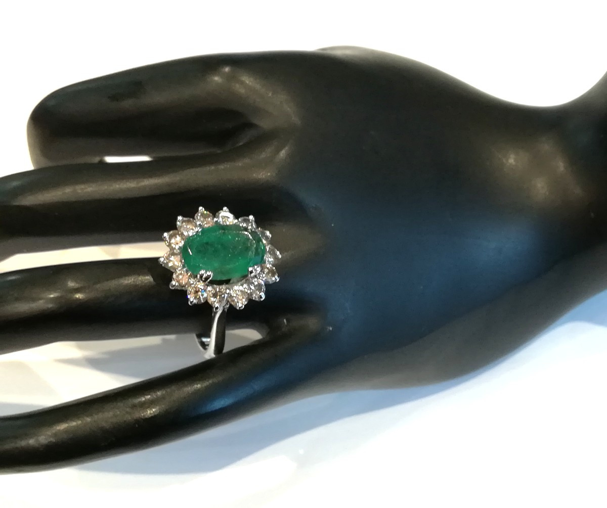 Daisy Ring With Emerald And Diamonds-photo-2