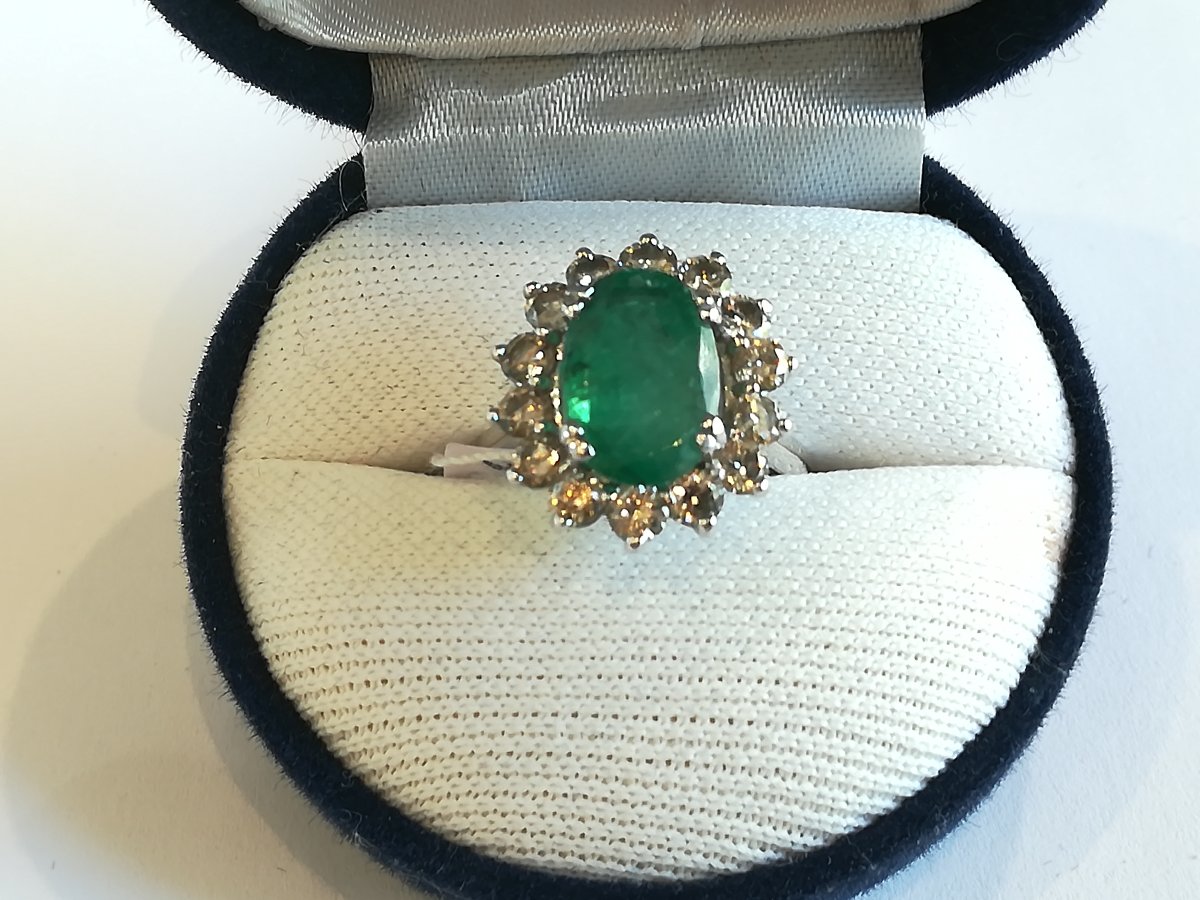 Daisy Ring With Emerald And Diamonds-photo-4