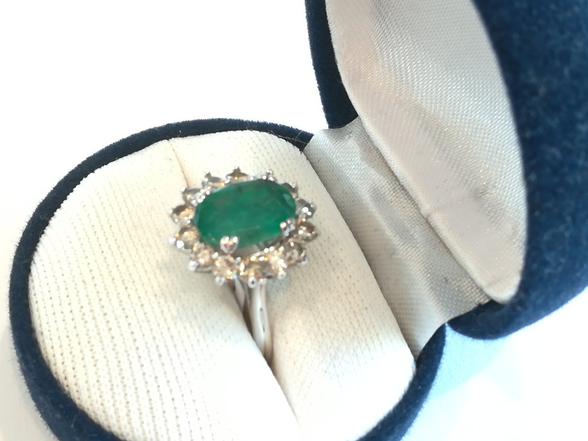 Daisy Ring With Emerald And Diamonds-photo-5