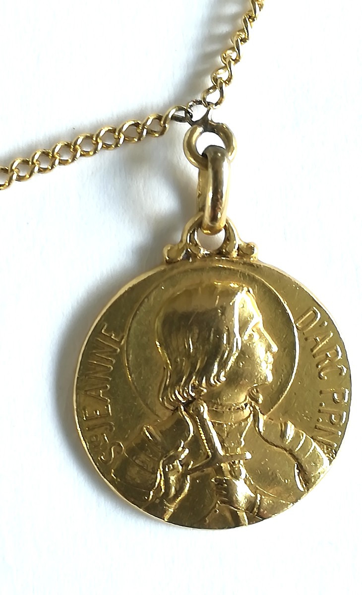 Yellow Gold Medal Necklace-photo-3