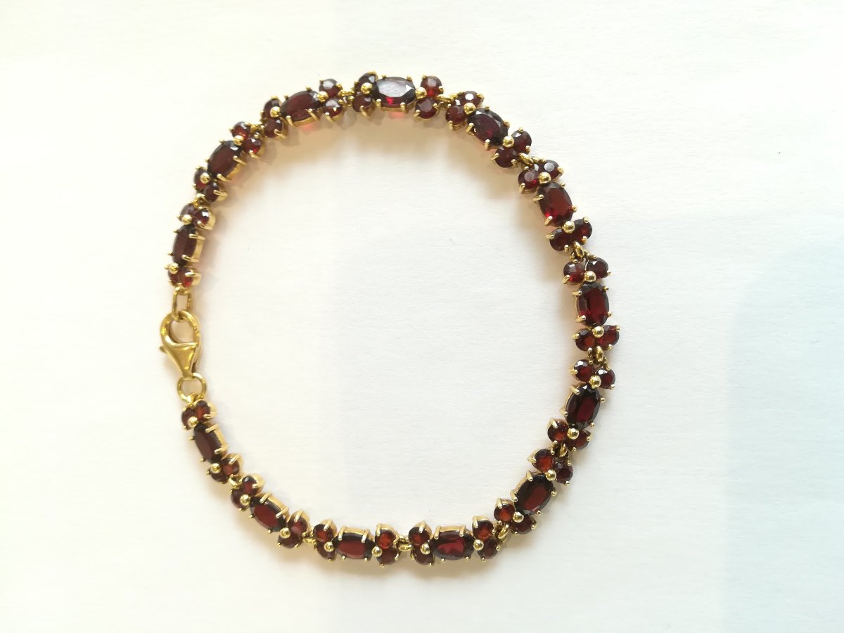 Yellow Gold Garnet Girandoles Bracelet And Earrings Set