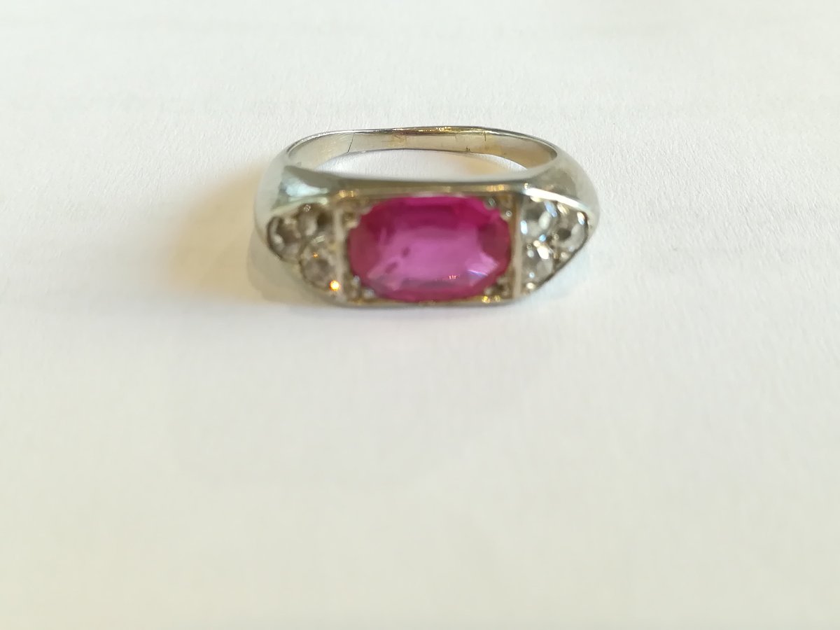 Art Deco White Gold Band Ring With Red/pink Stone