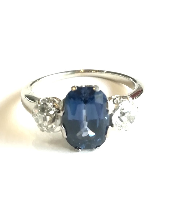 White Gold Sapphire And Diamond Ring-photo-4