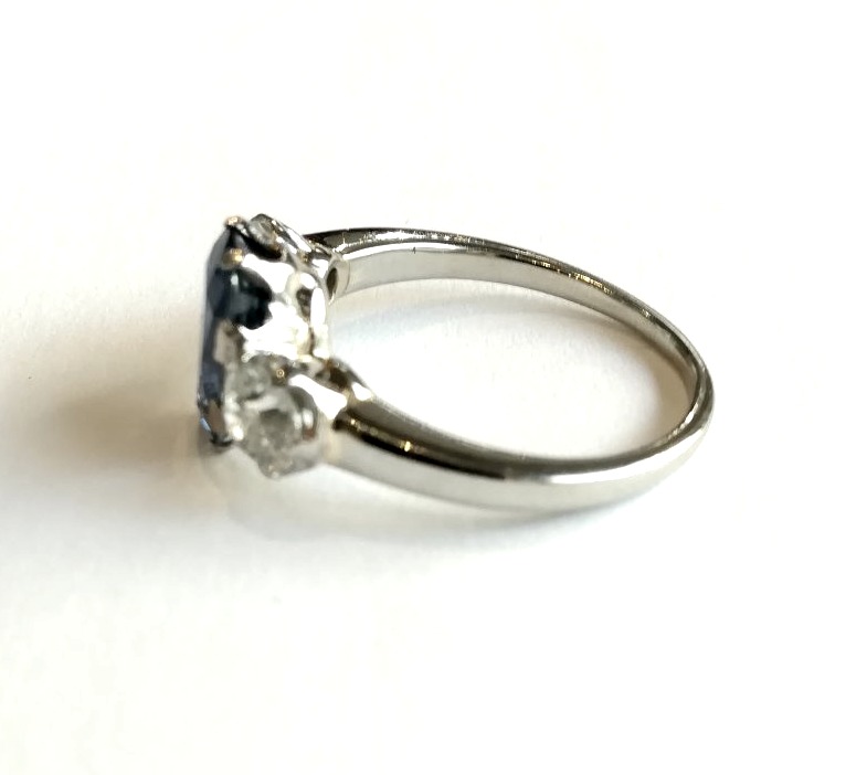 White Gold Sapphire And Diamond Ring-photo-1