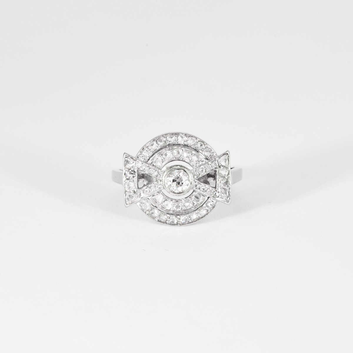 Bague Art Deco Platine Vers 1925.