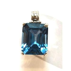 Art Deco White Gold Pendant