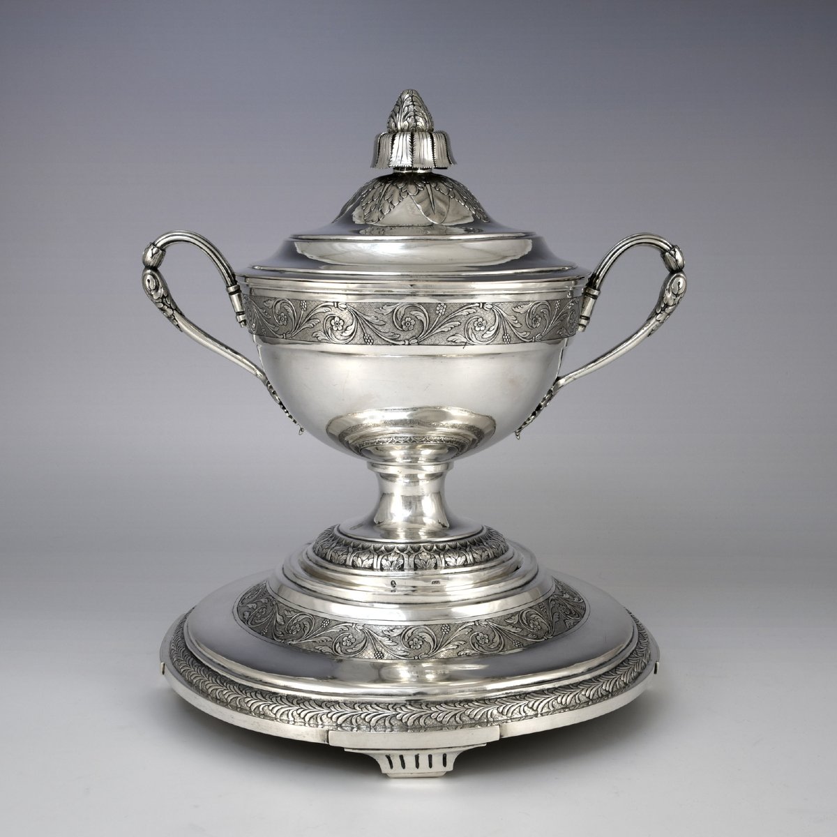 Soupière en argent avec couvercle et présentoir, Augsbourg, 1801