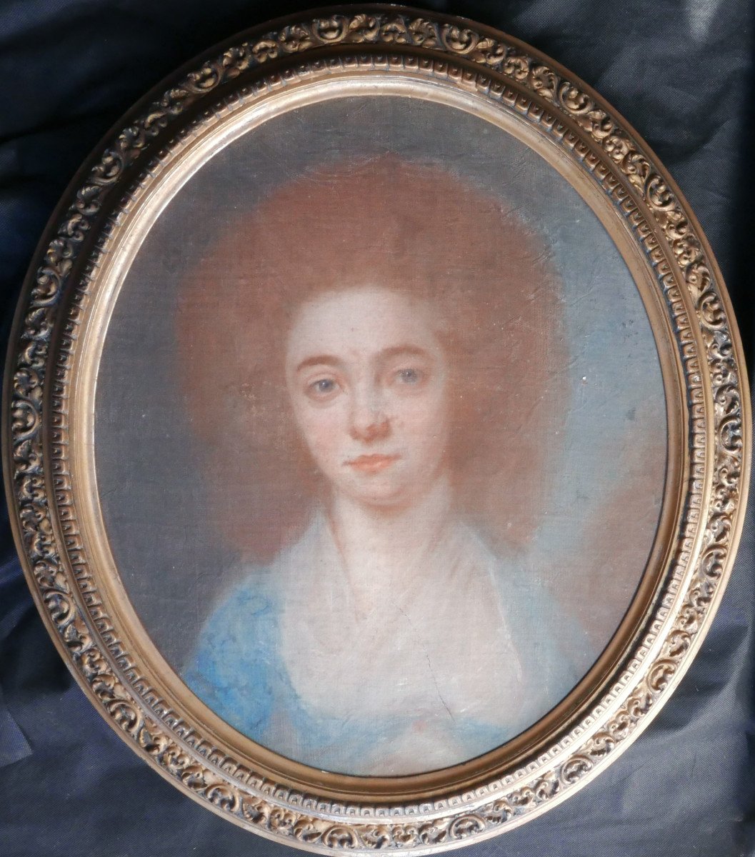 Oval Portrait Of A Woman From The Louis XVI Period Pastel/canvas From The 18th Century