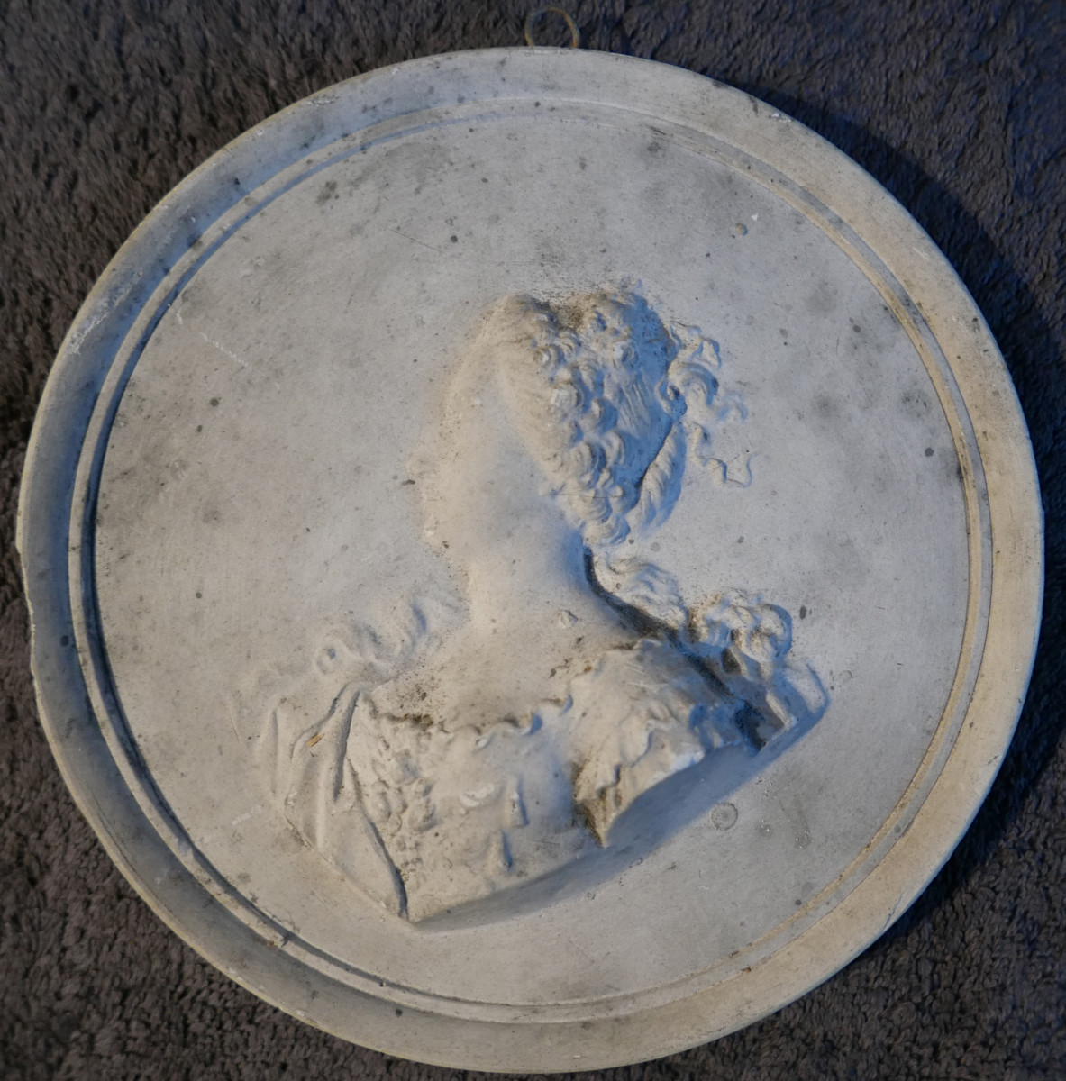 Hard Plaster Medallion Of A Woman In Profile, 19th Century.
