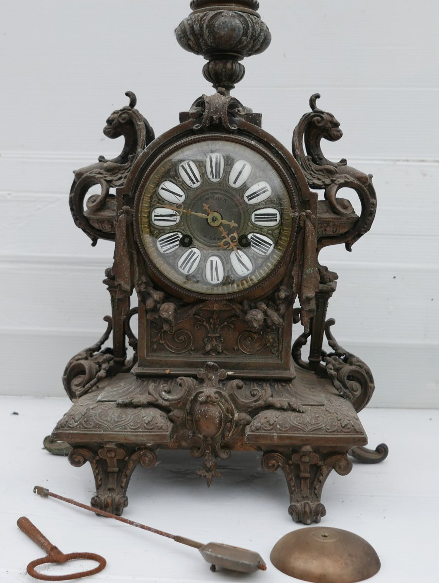 Louis XIV Style Spelter Clock, Late 19th Century, With Porcelain Cartouches-photo-2