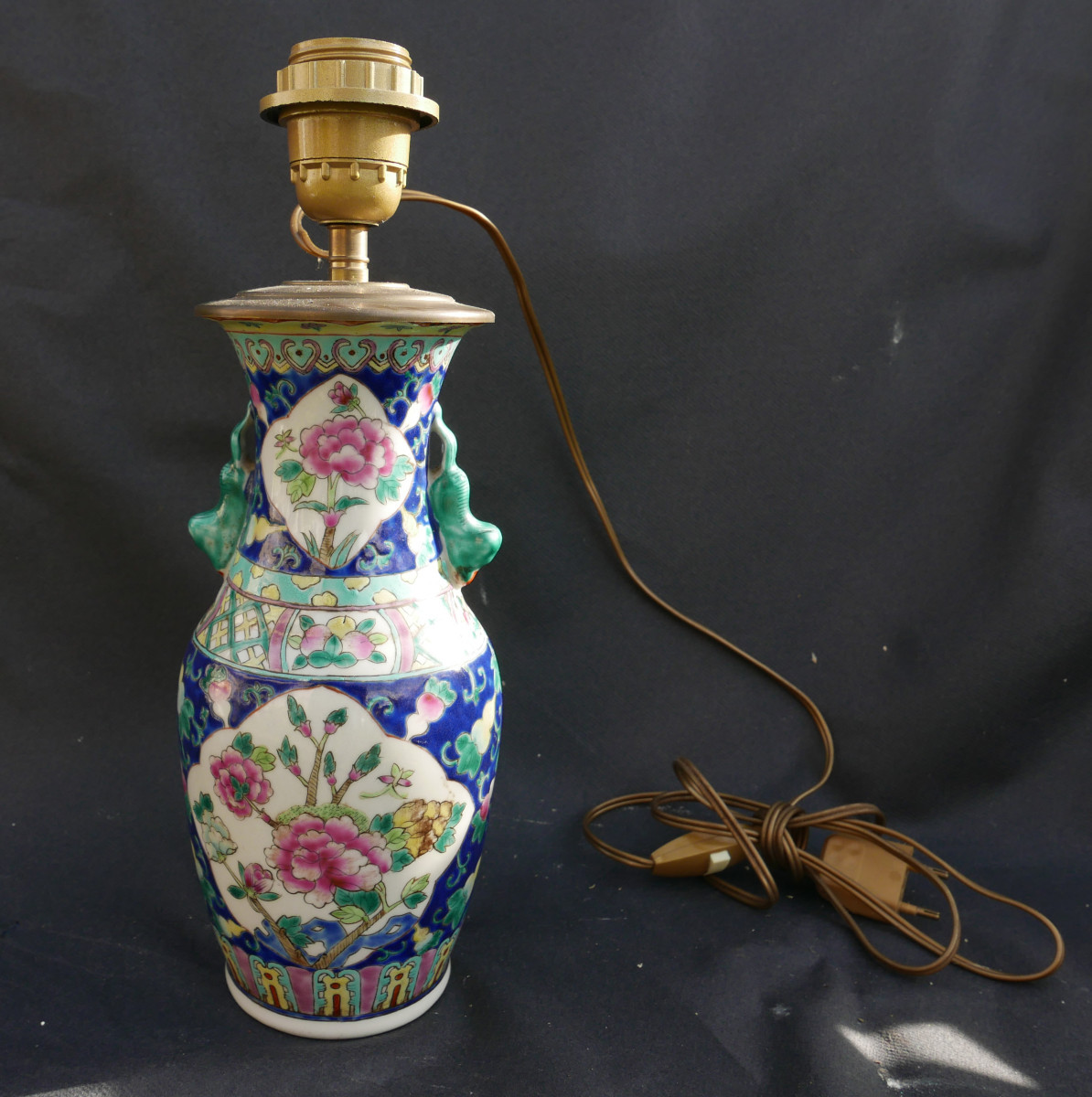 Pied de Lampe en Porcelaine Chinoise milieu XXème Siècle