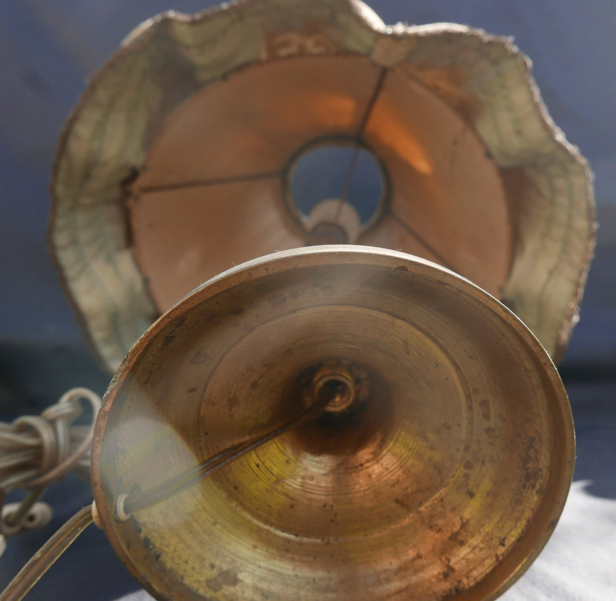 Ancienne Lampe en Tissu Montée sur un Bougeoir en Bronze Louis XVI-photo-3