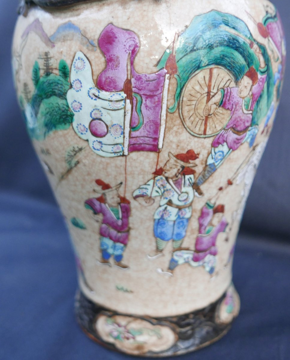 Antique Vase From Nanking, China, Decorated With Battle Scenes, Late 19th Century-photo-2