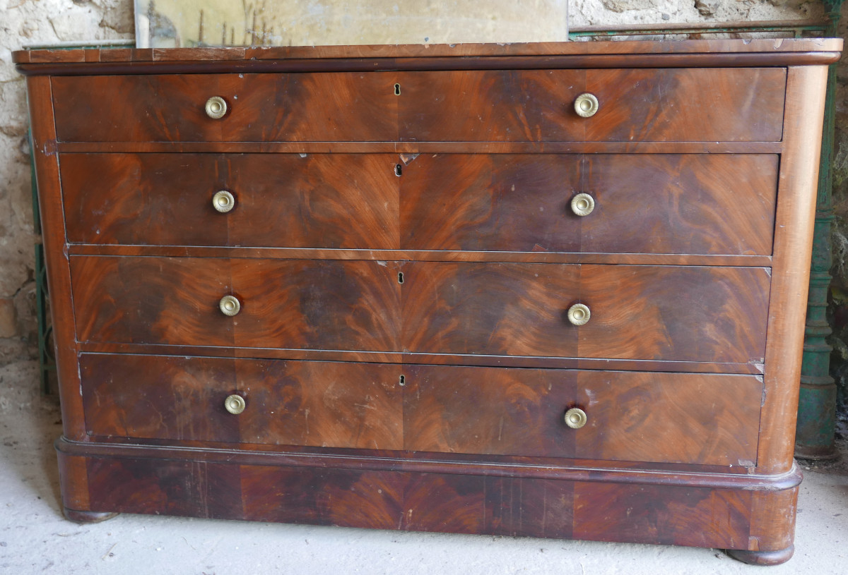 Mahogany Chest Of Drawers With Rounded Corners, Early 19th Century