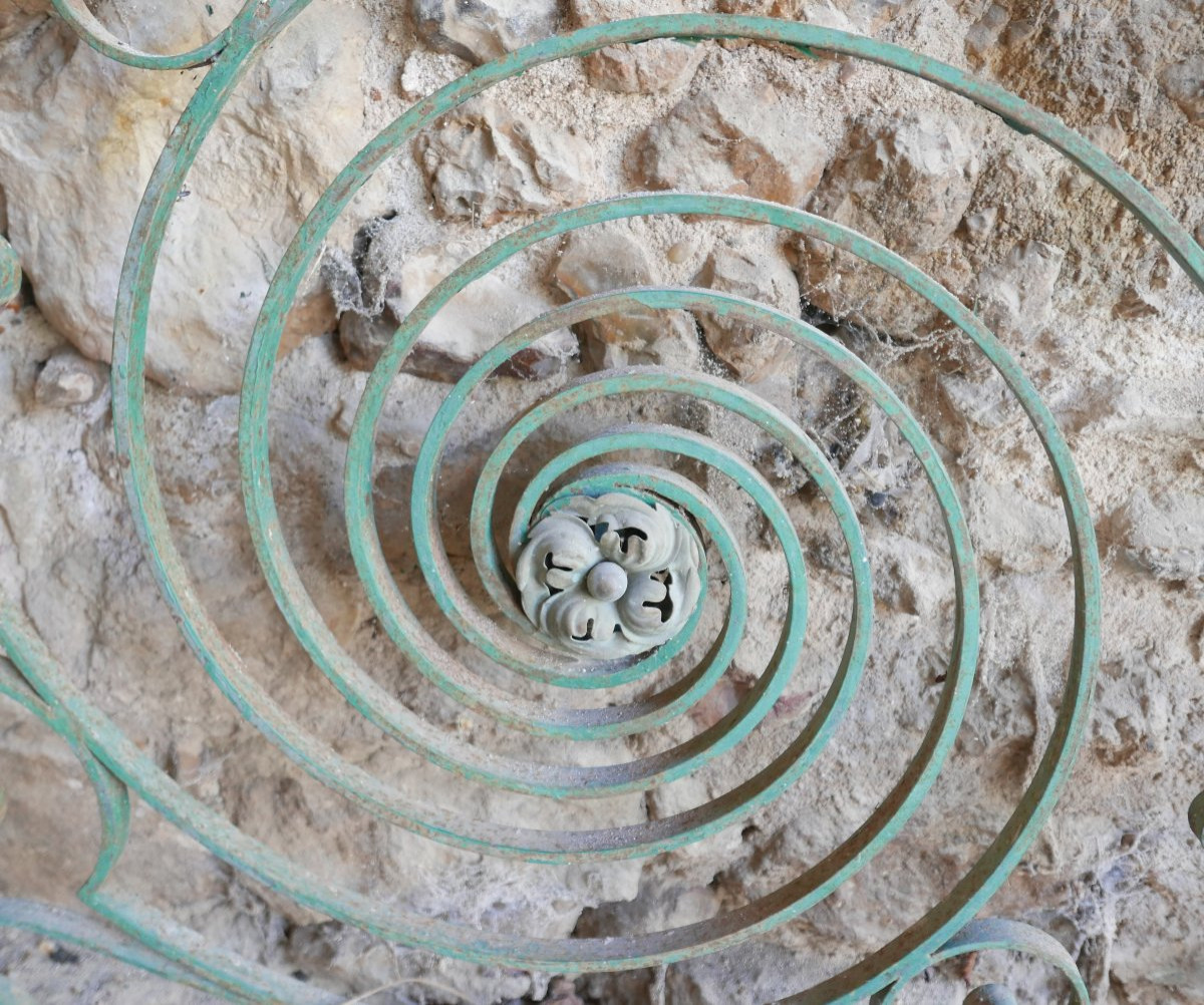 Richly Worked Wrought-iron Railing, Year 60-photo-1