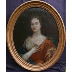 Portrait Of A Woman Louis XIV Period Oil/canvas From The 18th Century