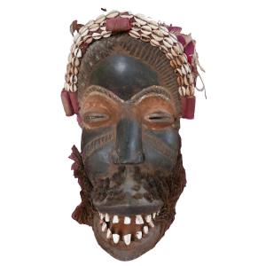 Grand Masque Africain Dan Côte d'Ivoire en Bois Sculpté Orné de Cauris
