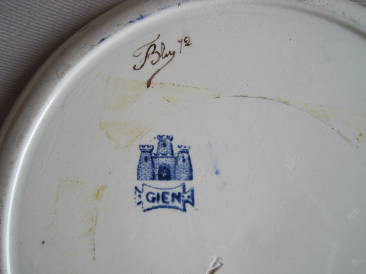 Assiette en céramique décoré de scène maternelle , marqué Gien, France, vers  1860  -photo-3