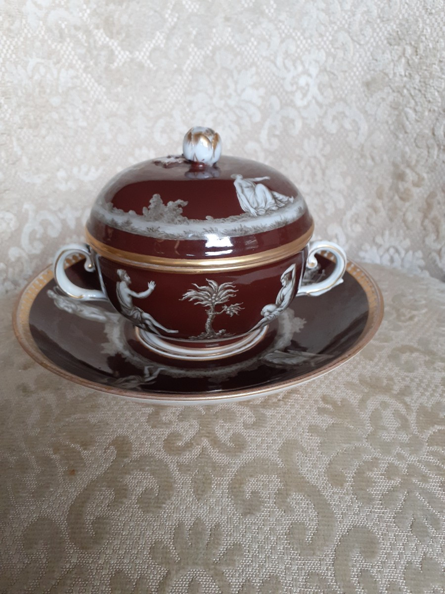 Porcelain Ecuelle Painted With Classic Figures On A Brown Background, Blu Vienna Mark, About 18